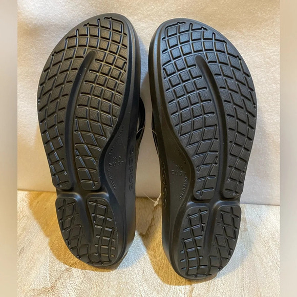 NWT Oofos recovery sandals flip flop thongs black womens - Picture 3 of 10